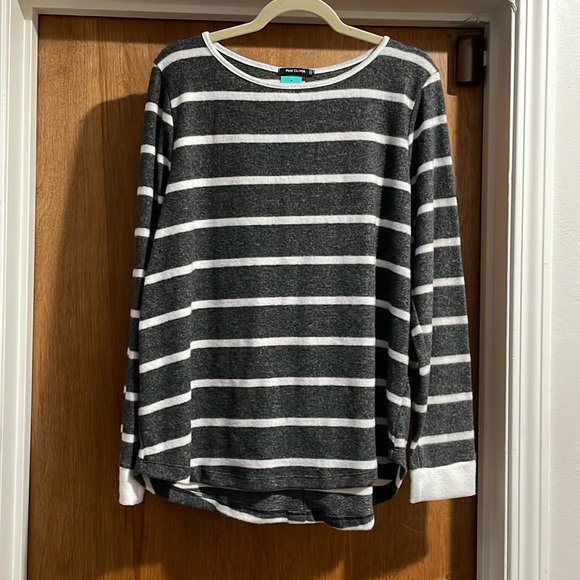 Kamie Button Back Brushed Knit Top XL. (False buttons) NWT - Picture 1 of 5